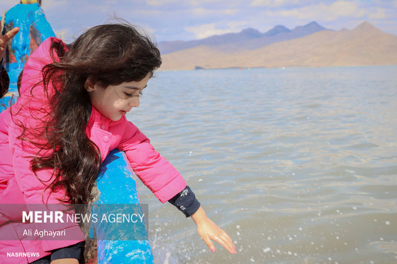 دریاچه ارومیه میزبان مسافران نوروزی شد