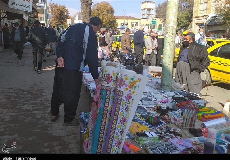 رونق دستفروشی در خیابان‌های شهر ارومیه و نارضایتی اصناف/ آیا شهرداری توان ساماندهی دستفروشان را دارد؟