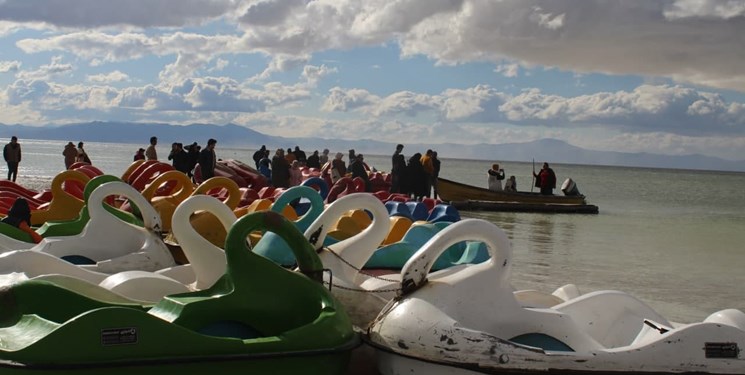 روایتی از حال و روز دریاچه ارومیه/ امواجی که امید را به ساحل هدیه می‌آورد